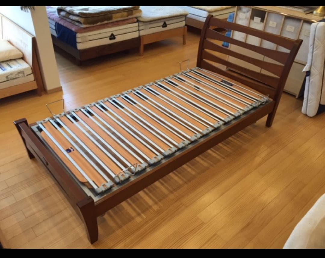 《美品》ノッティンブル　キネティック床板　ベッド　マットレス　セミダブル　西川