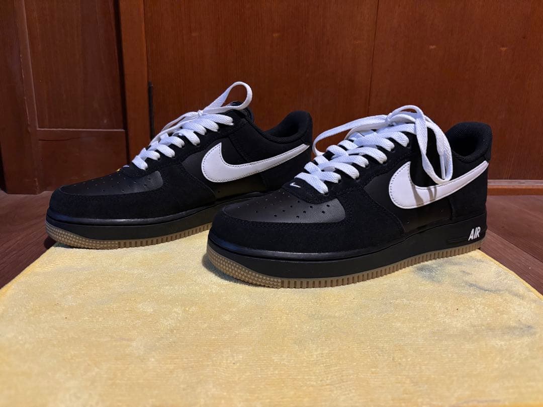 Nike Air Force 1 '07 LV8のブラック/ホワイト