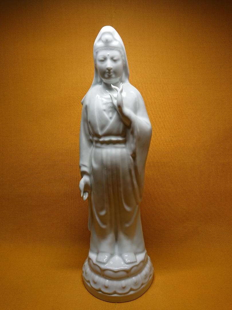 【美品】仏教美術　観音　仏像　白磁　置物　インテリア　工芸品　美術品　A1240