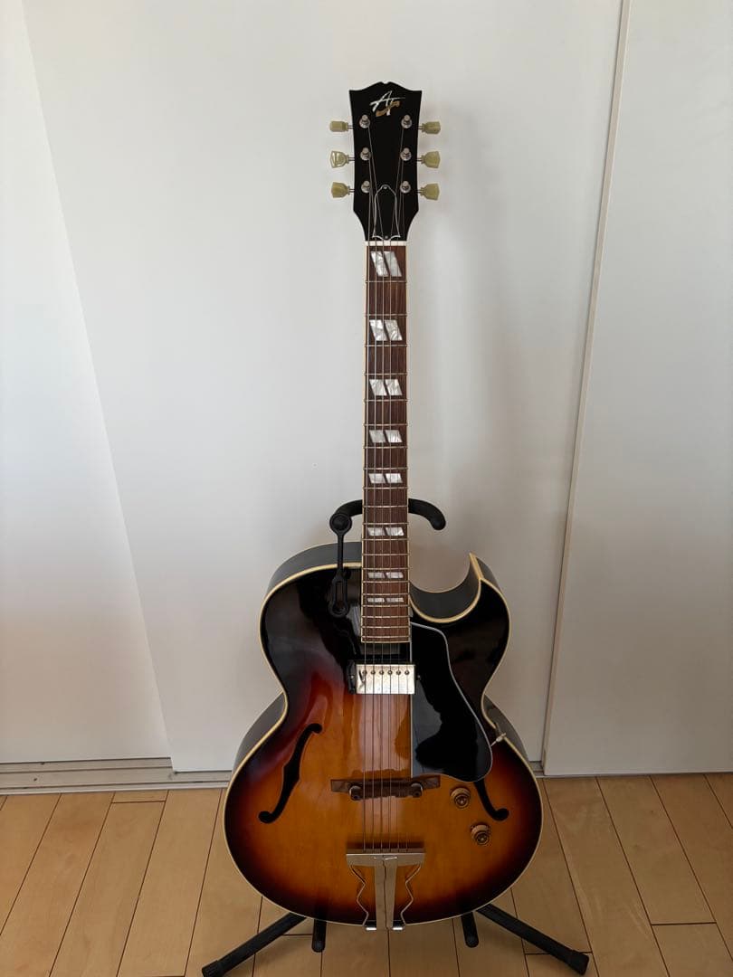 ギター Archtop Tribute AT105/Late '50s Burst