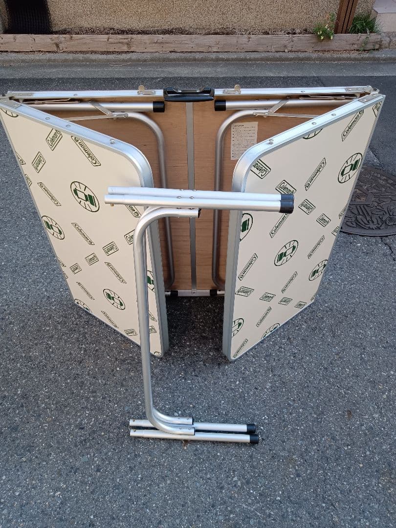 【Coleman】Tri-folding Table 8