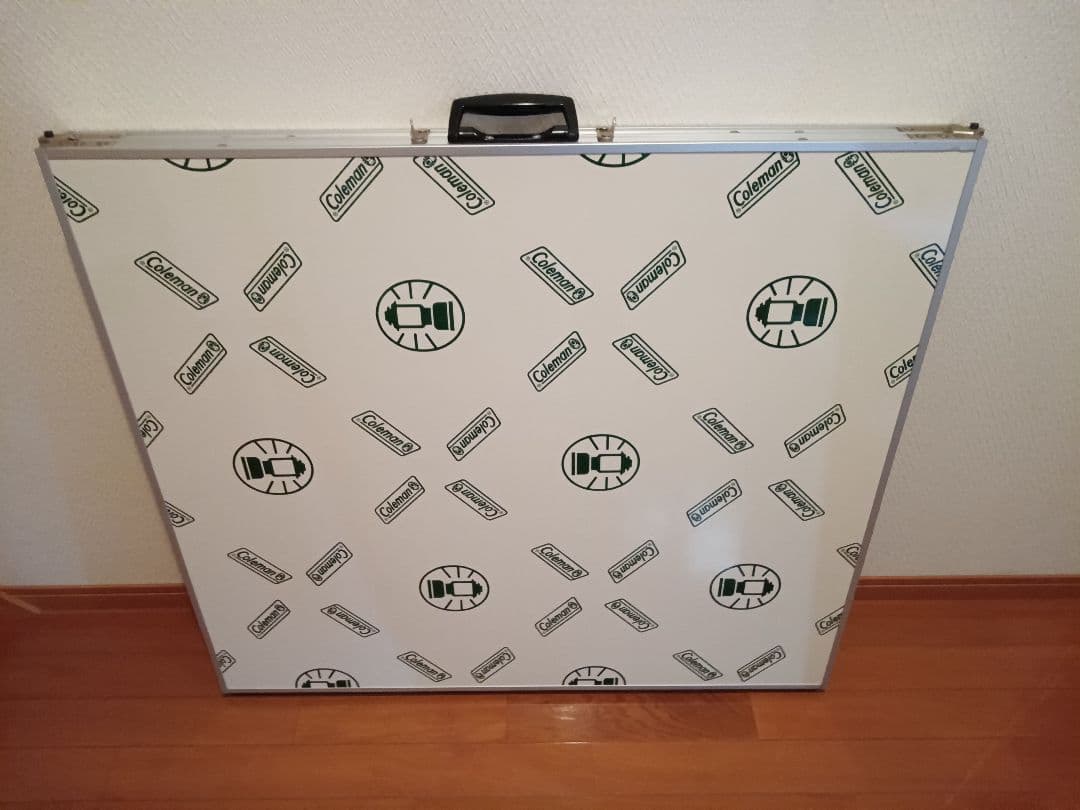 【Coleman】Tri-folding Table 8