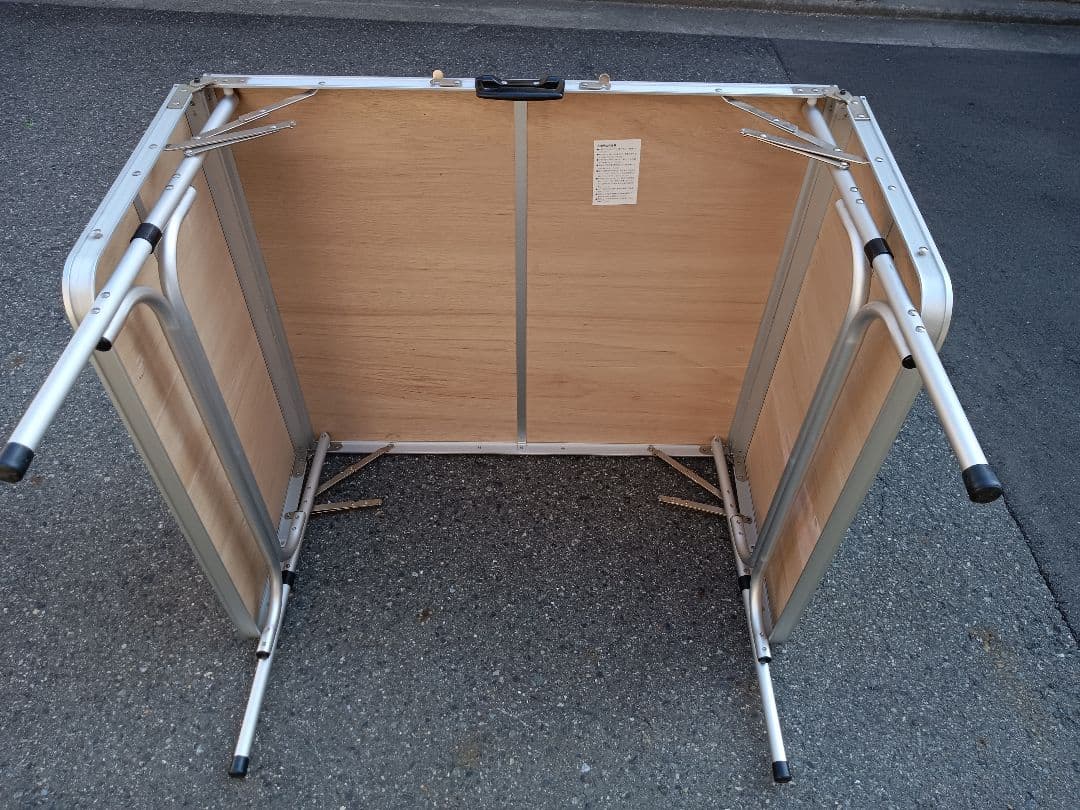 【Coleman】Tri-folding Table 8