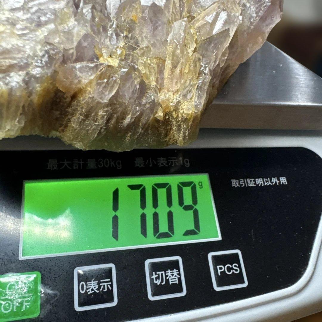 ブラジル産アメジストクラスター約1.7kg台座付