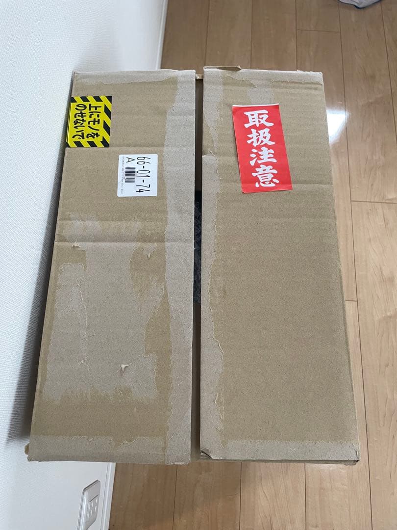 Minotti / ELLISサイドテーブル。カラー　ゴールド