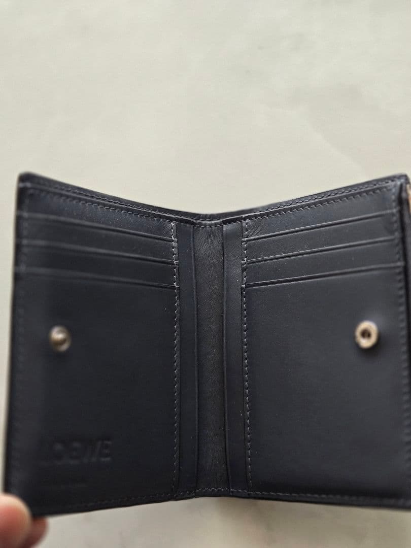 ロエベ アナグラム スリムコンパクトウォレット 二つ折り オニキスブルー