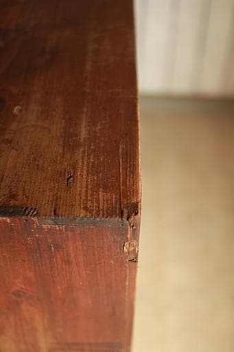 古く味のあるパタパタ扉の木製収納棚　収納棚　食器棚　カップボード　古家具　古道具