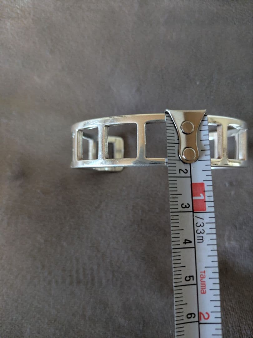 GUCCI　シルバー　スクエア　バングル