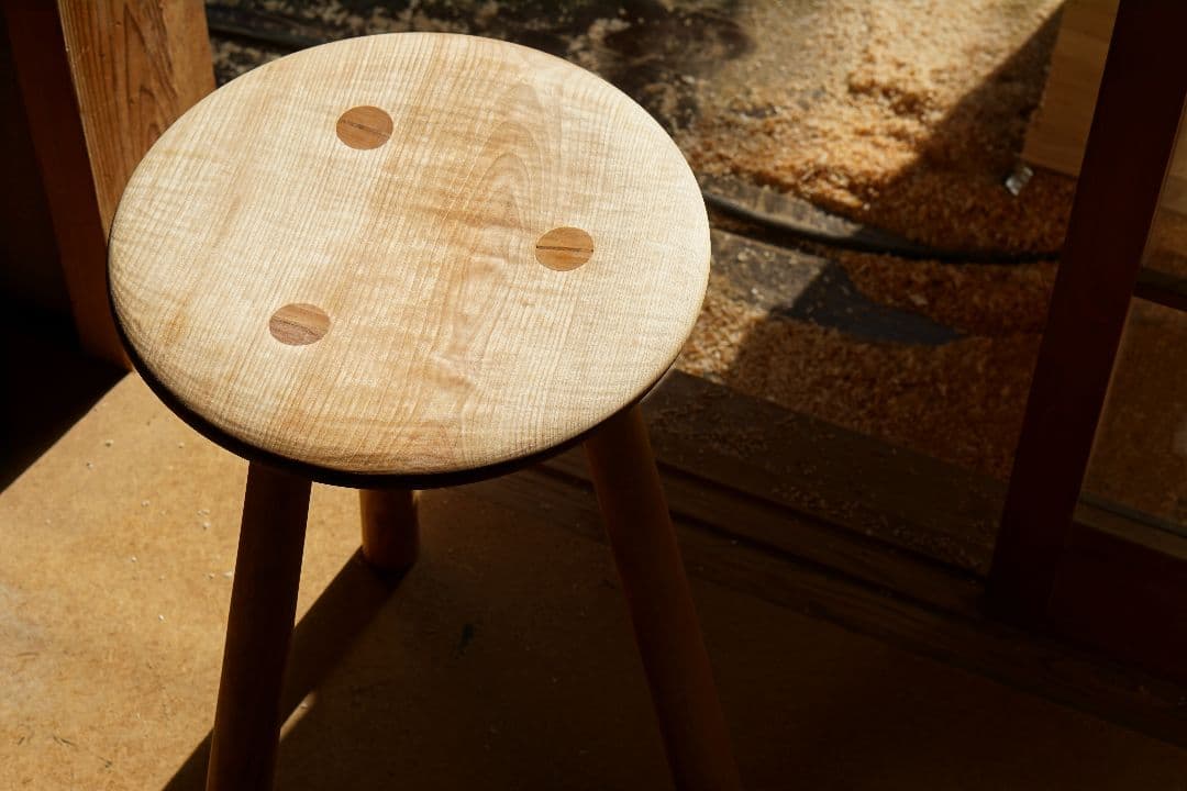 ​【水目桜】無垢材のスツール｜水目桜 カバ 椅子 サイドテーブル キッチン 花台