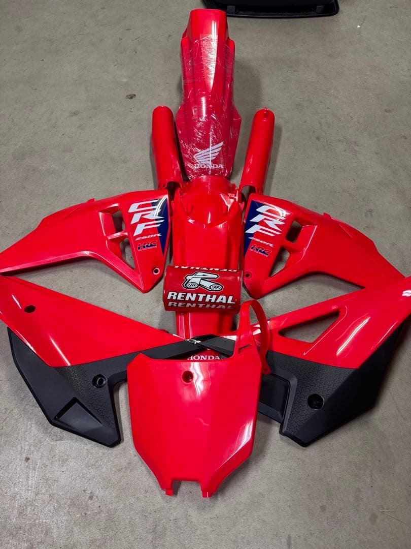 CRF250R 2026年モデル新車取り外し　純正外装フルセット　バーパット付き