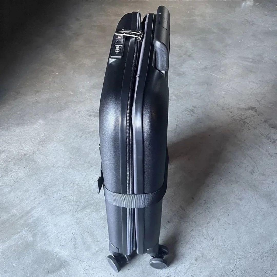 CAPTAINS HELM × Rollinjk CARRY CACE