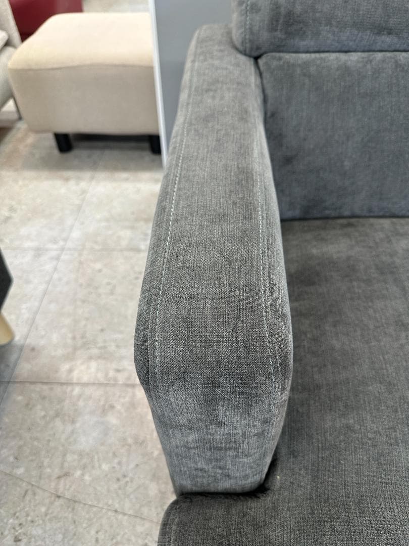 ニトリ　2人掛けソファ　サザーラ　8段階可変式ヘッドレスト　グレー