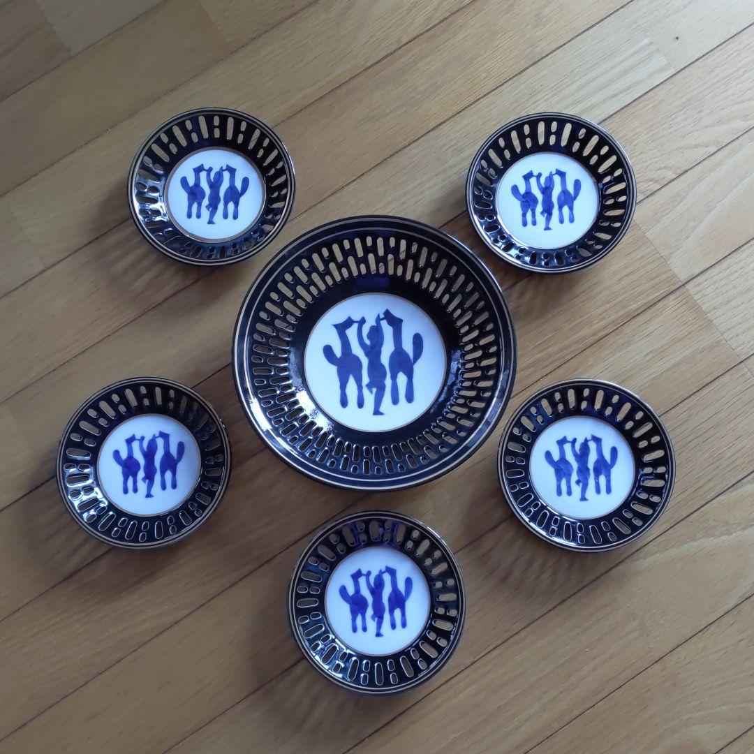 鍋島焼青山窯、透かし菓子鉢です。