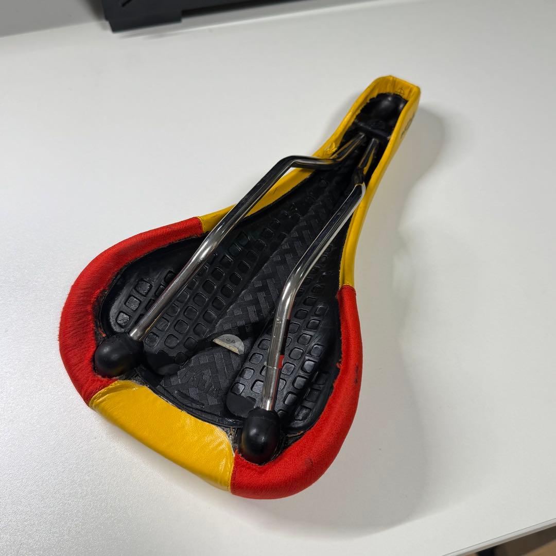 セライタリア　パンターニ　サドル