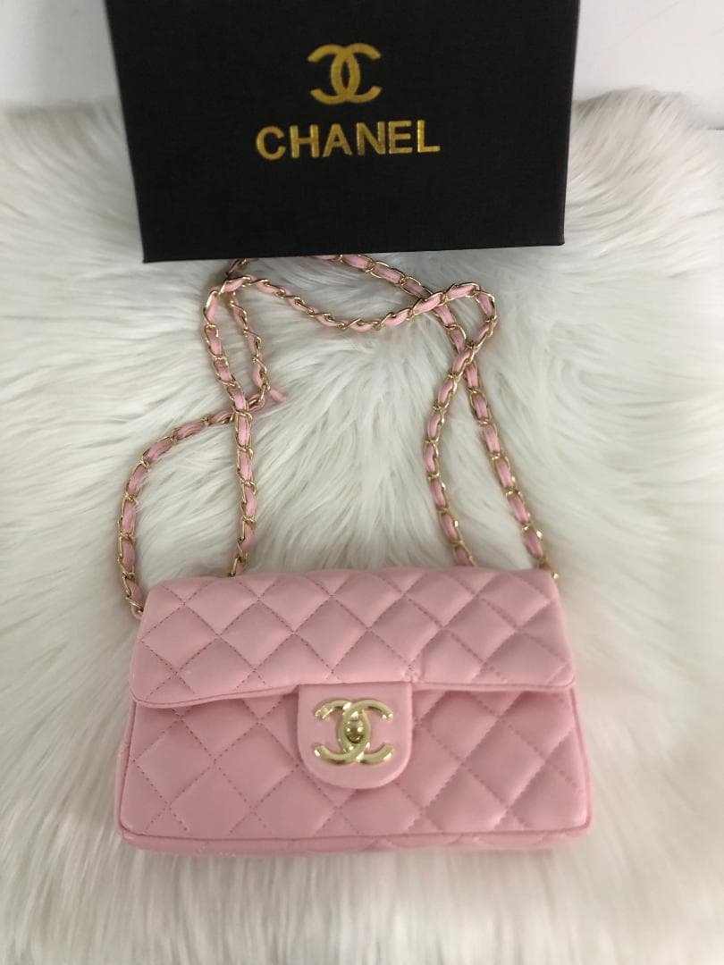 バッグ　ピンク　ハンドバッグ　レザー　ロゴ　チェーン　エレガント