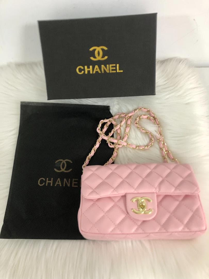 バッグ　ピンク　ハンドバッグ　レザー　ロゴ　チェーン　エレガント