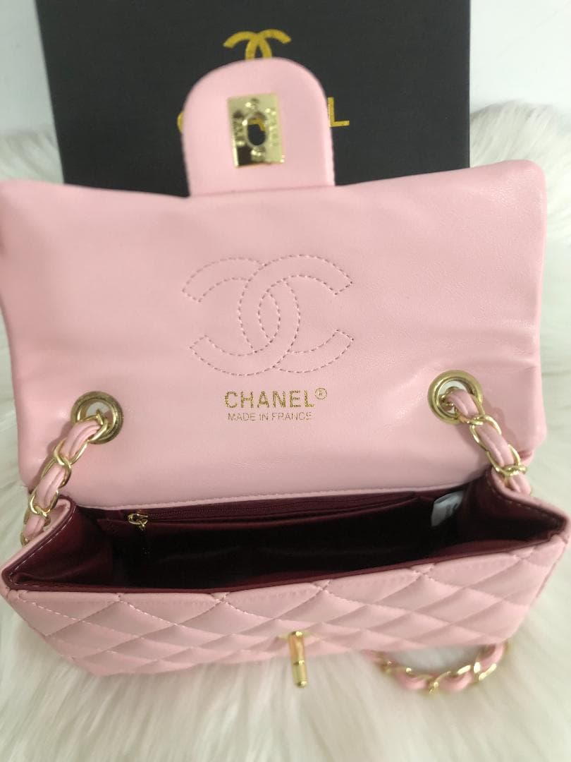 バッグ　ピンク　ハンドバッグ　レザー　ロゴ　チェーン　エレガント