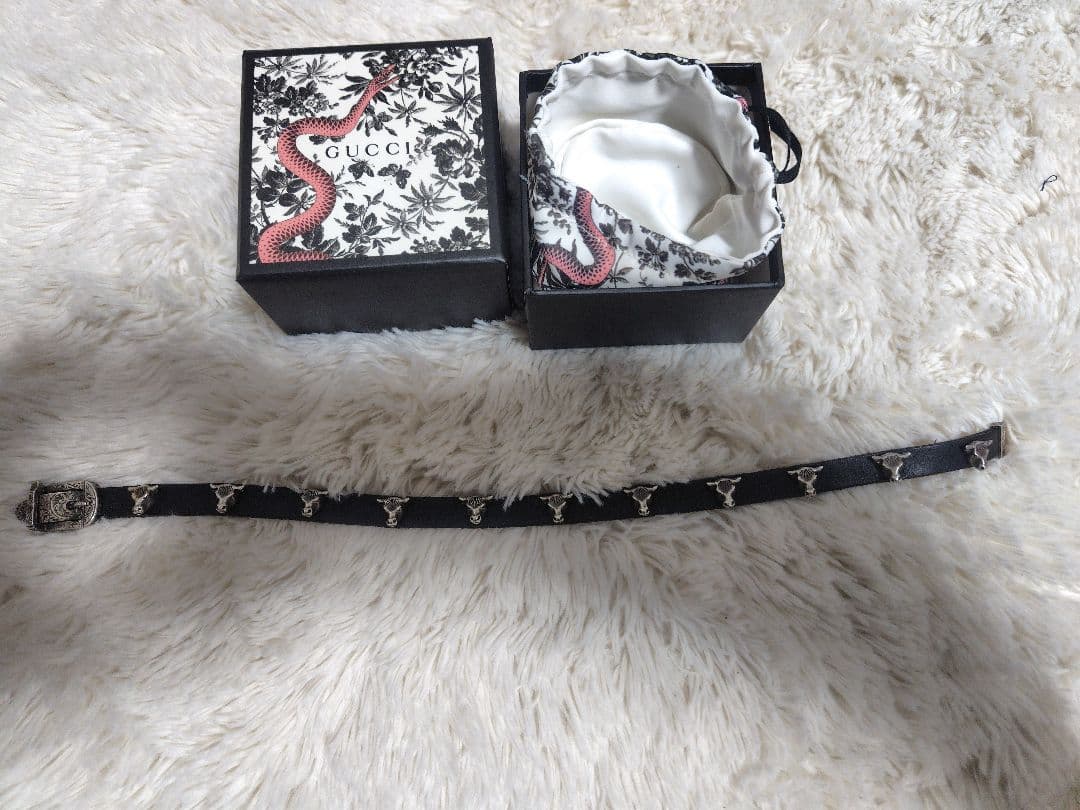 GUCCI ブラックレザーブレスレット