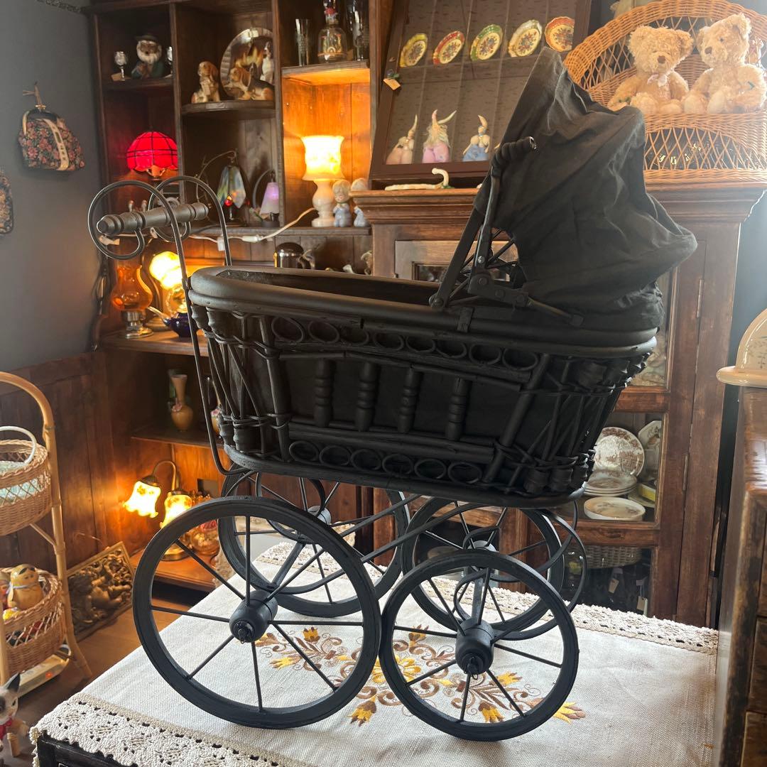 レトロなベビーカー