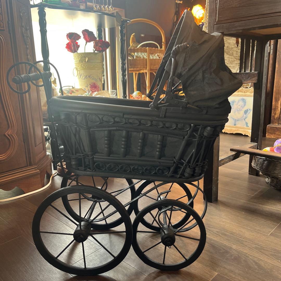 レトロなベビーカー