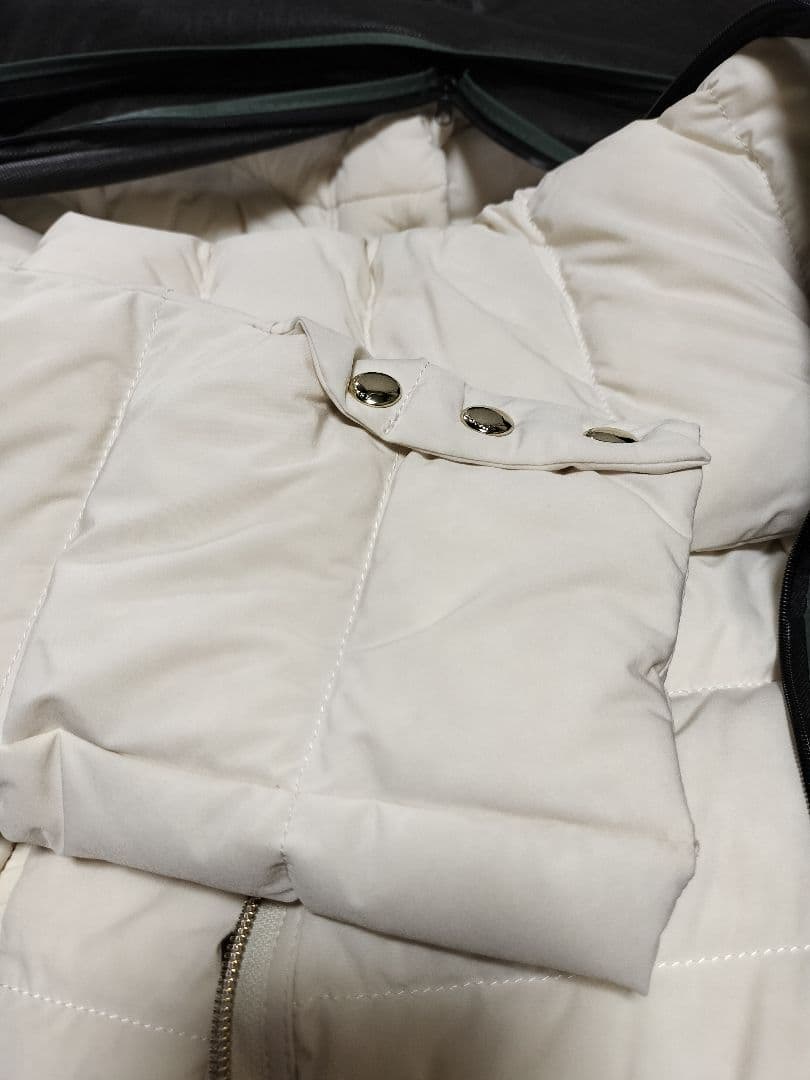 アイボリー ロングダウンジャケット フード付き