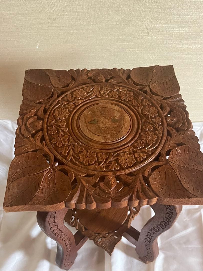 アンティーク✴︎木製彫刻テーブル 四角形
