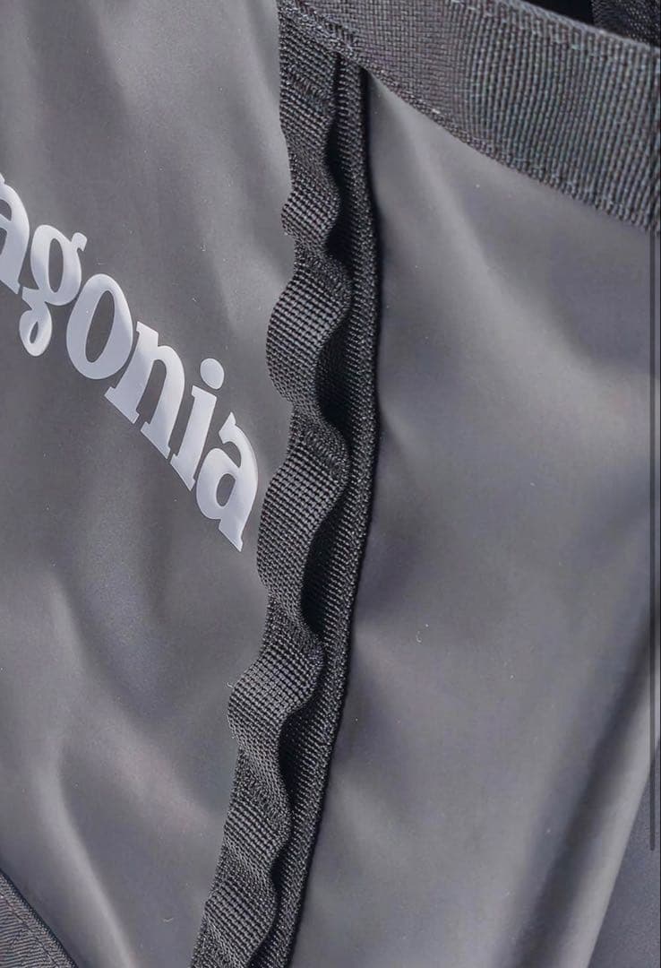 まる　　patagonia ブラックホール トートバッグ　新品タグ付き