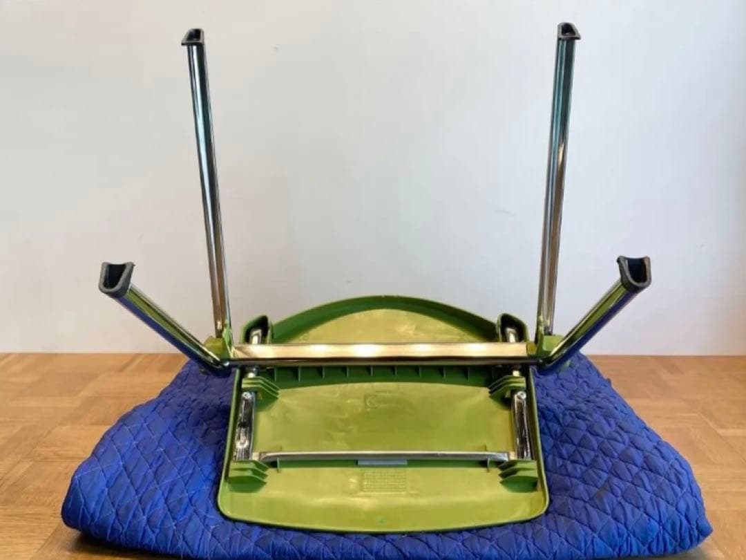 レボリューションチェア　スタッキングチェア　グリーン　デザイナーズ