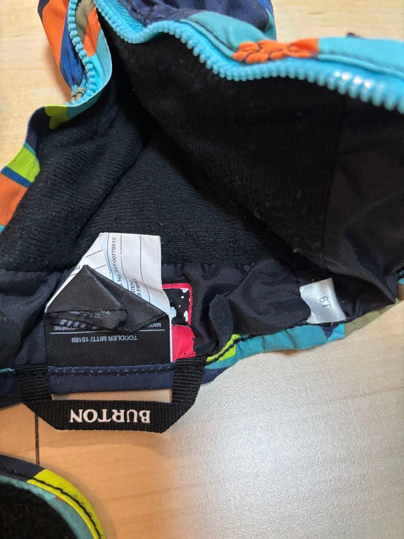 BURTON 子ども用スノーボードウェア カラフル迷彩