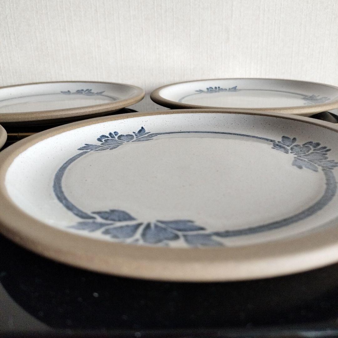 ミッドウインター　ソースポットとカップ＆ソーサー