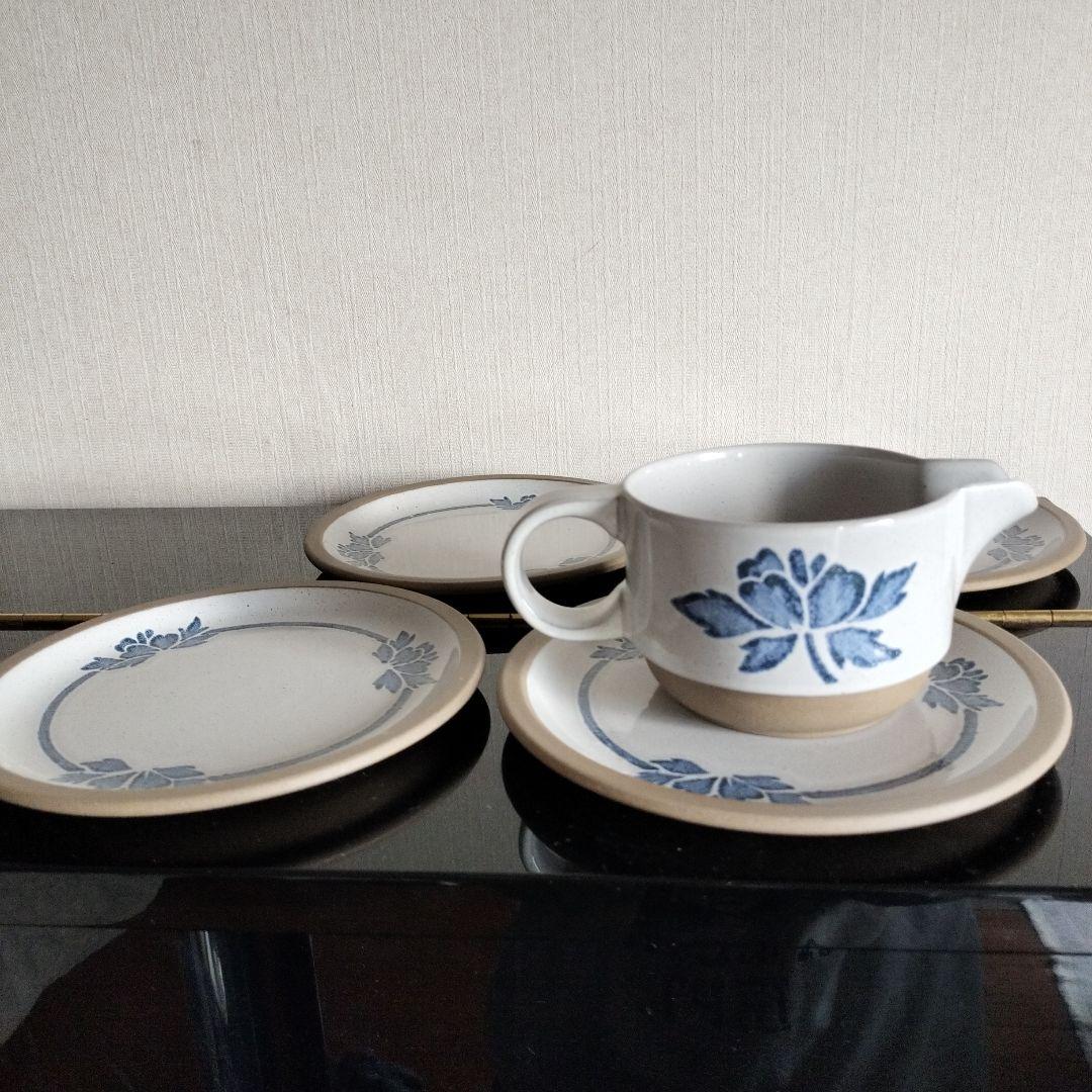 ミッドウインター　ソースポットとカップ＆ソーサー