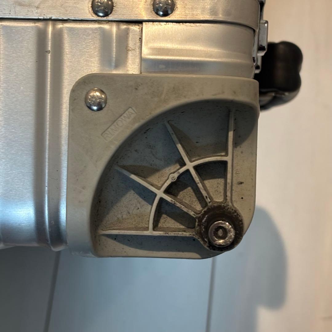 RIMOWA リモワ クラシック キャビン 4輪 機内持ち込み可　タイヤ2つ破損