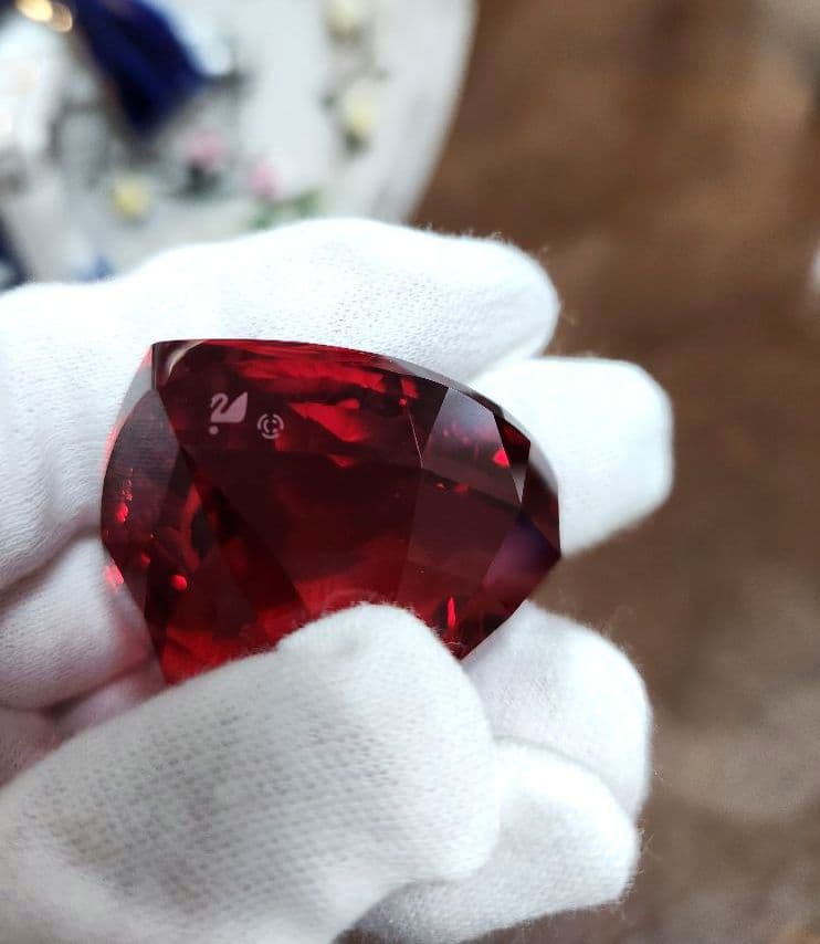 ハート型赤スワロスキー置物2個 スワン刻印