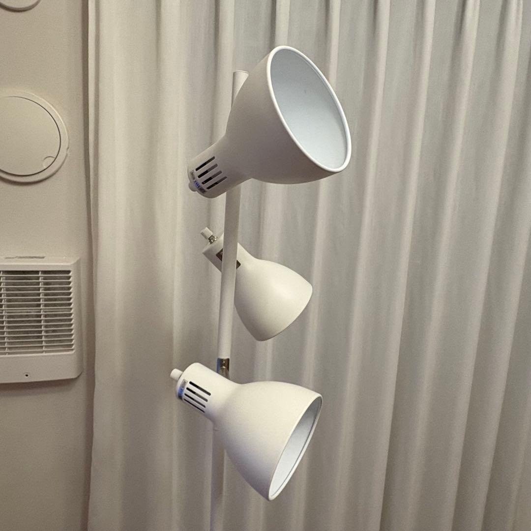 共同照明 フロアスタンド ランプ フロアライト スタンドライト ホワイト　3灯