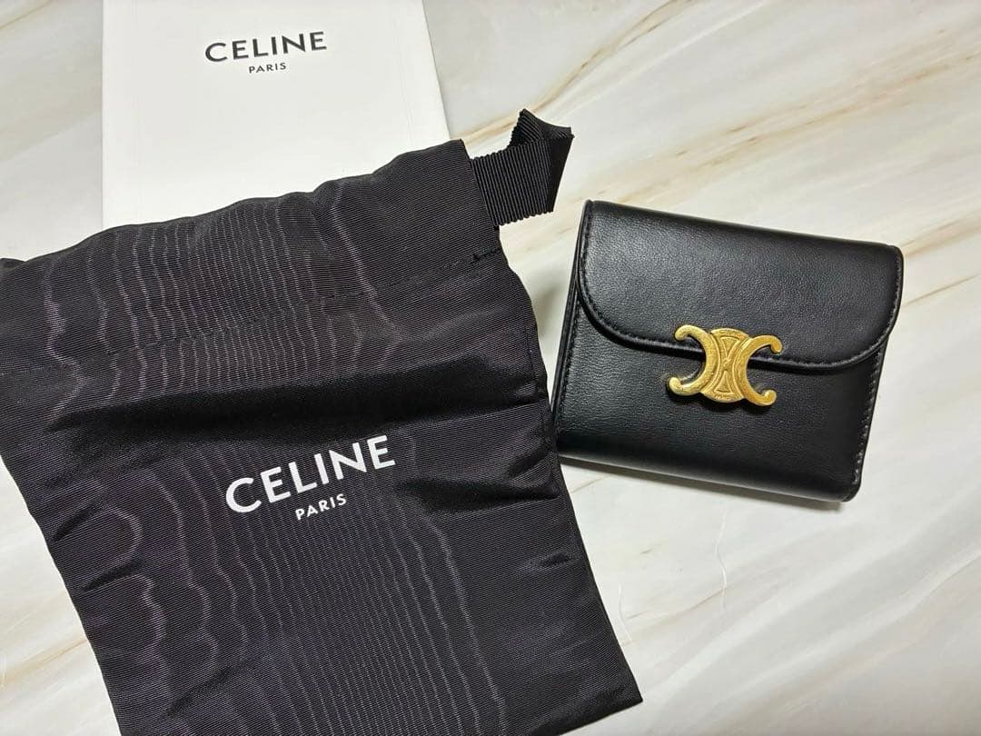 ぴ*る様 CELINE トリオンフ コンパクトウォレット ブラック 三つ折り財布
