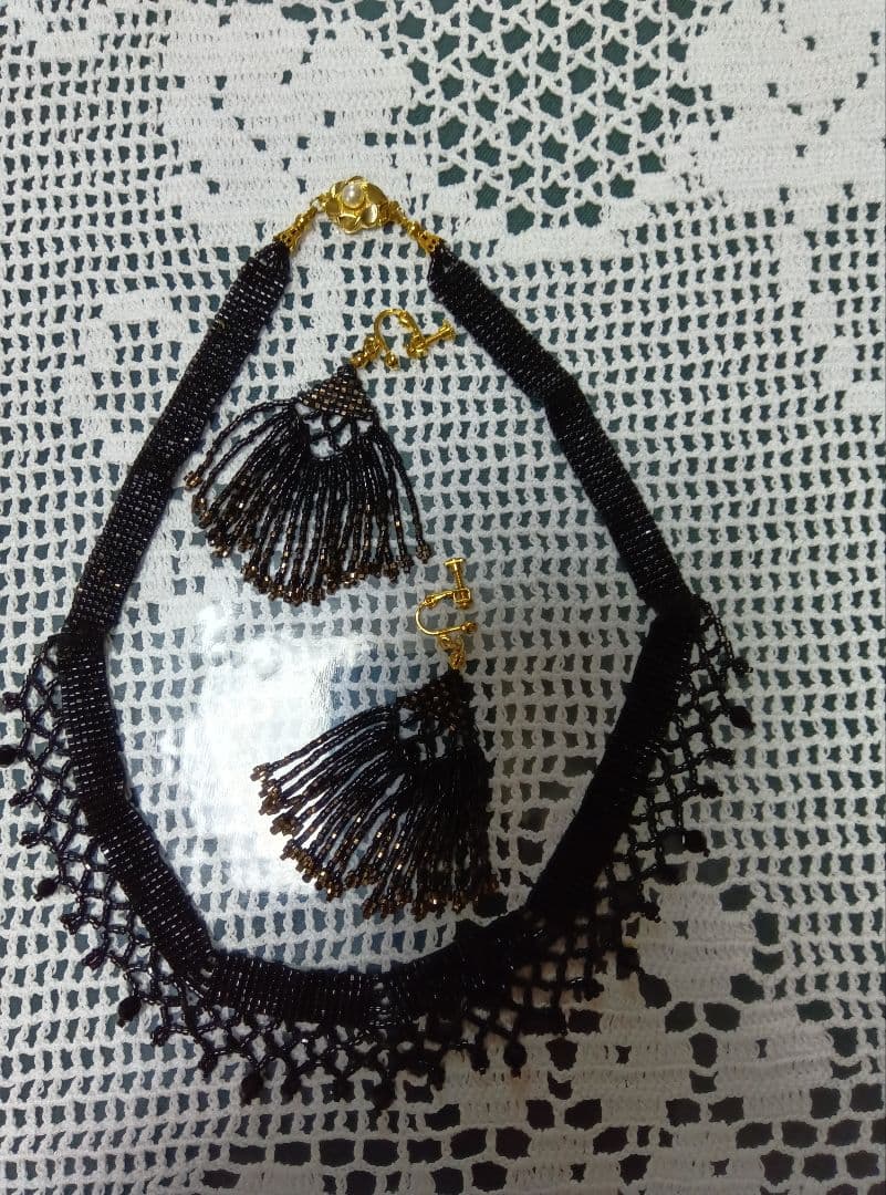 ハンドメイド ブラック ビーズ フリンジ ネックレスとイヤリング セット