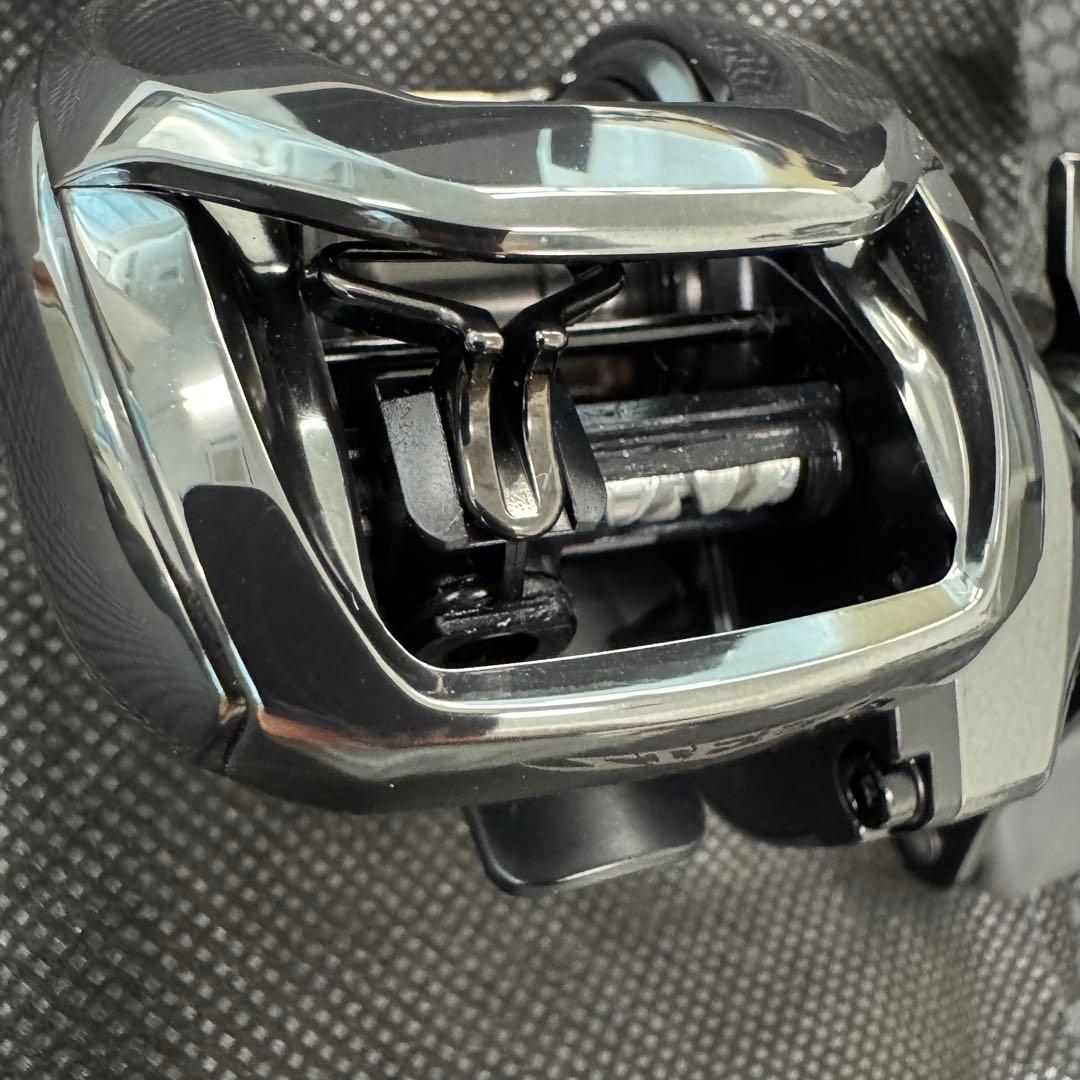 24 スティーズ SV TW 100HL（左）