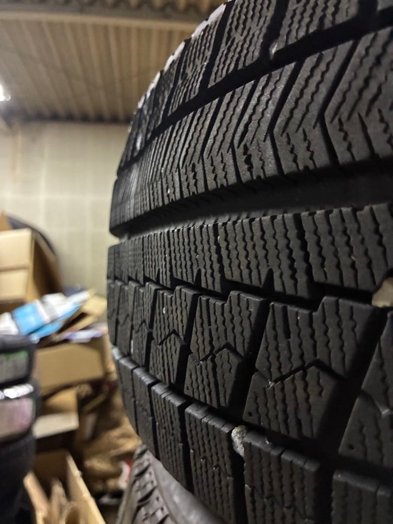 スタッドレスタイヤ 215.45.17インチ4本セット　ブリザック