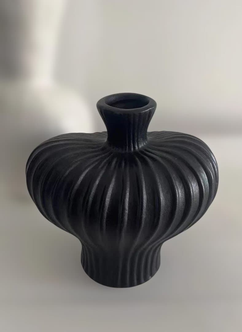 黒リブデザインハート型花瓶