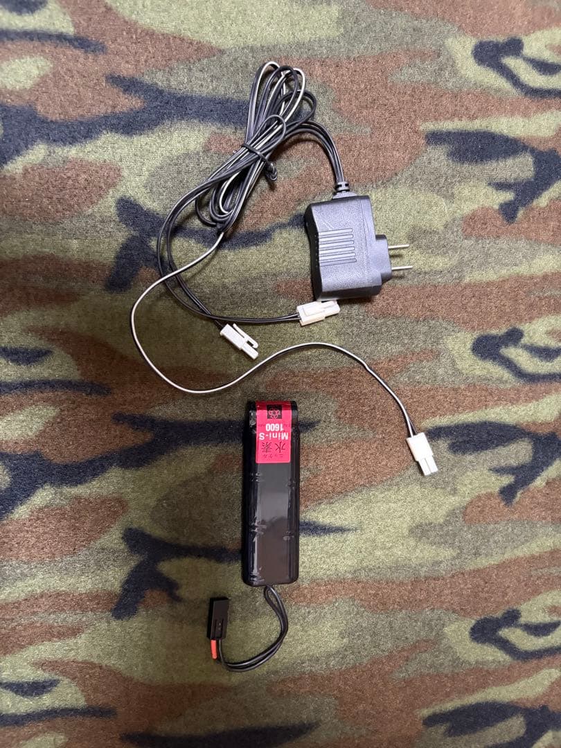 東京マルイ 電動ガン P90 ドットサイト・充電器他他付属　動作未確認