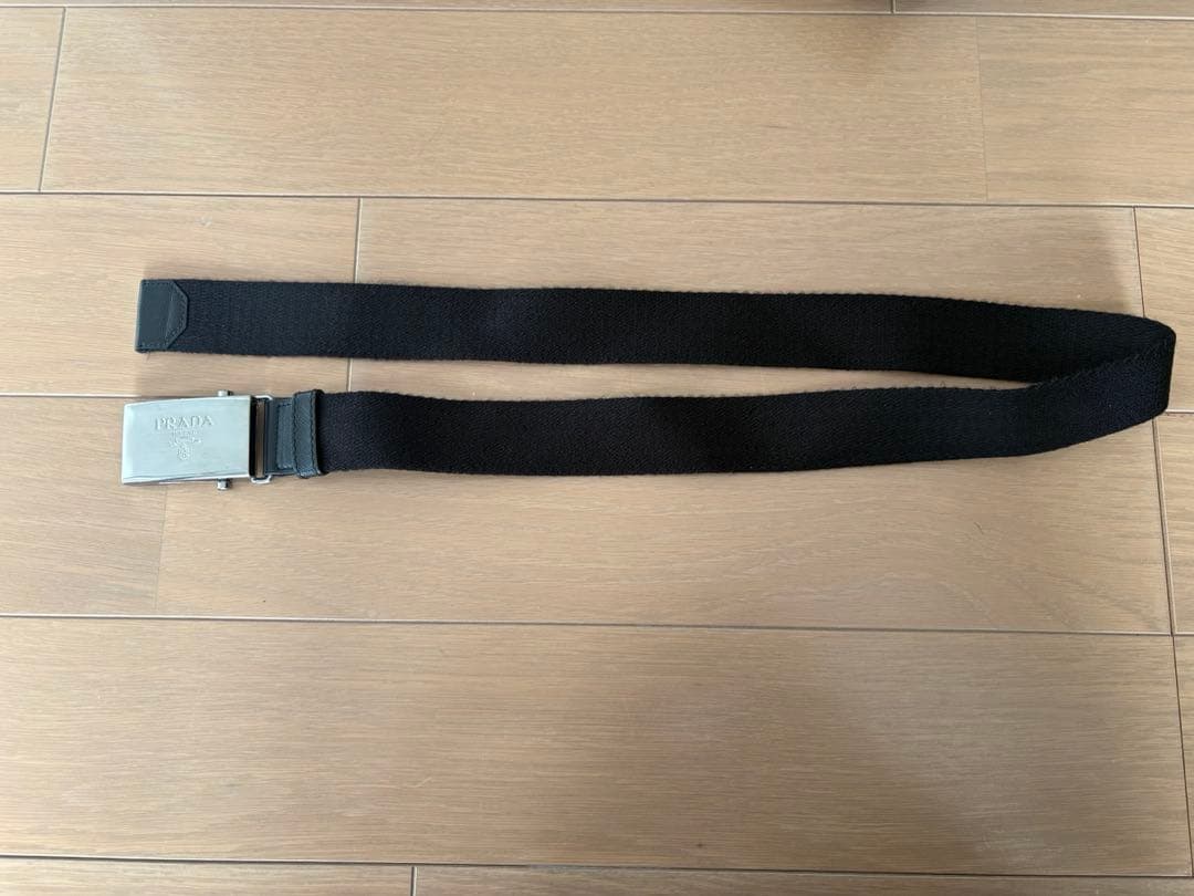 PRADフード付きブラックライトダウンジャケット