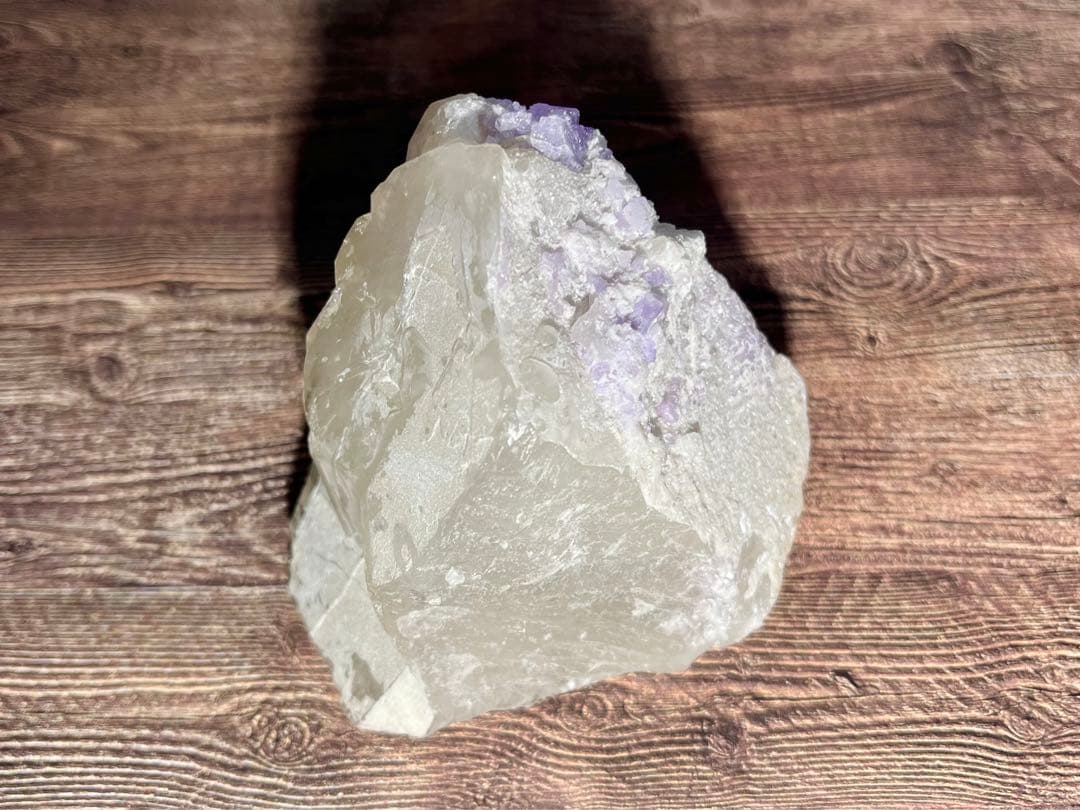 パキスタン産 パープルアパタイト on クォーツ 原石 鉱物