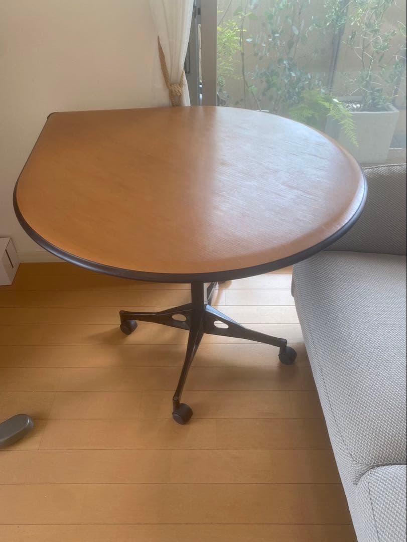 【null 】ハーマンミラー　テーブル キャスター付き