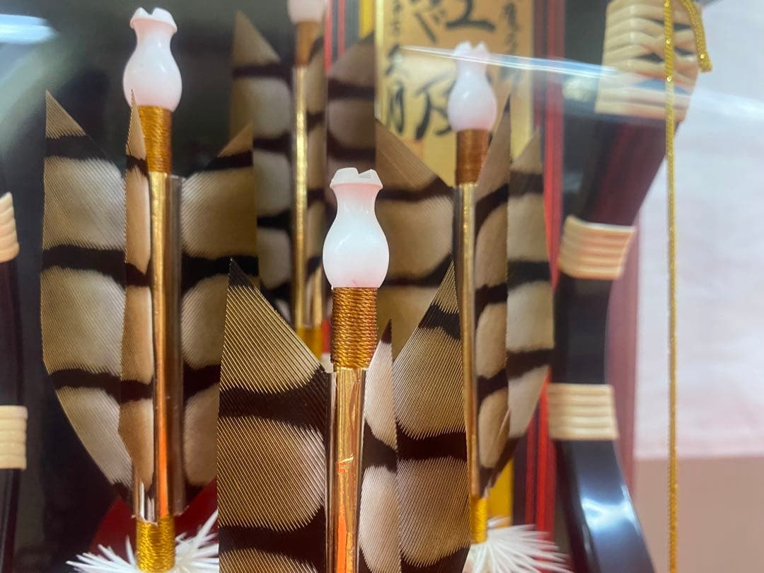 東京久月　家紋付き破魔弓　１３号・サイズ間口約２３×奥行約１９×高さ約４６㎝