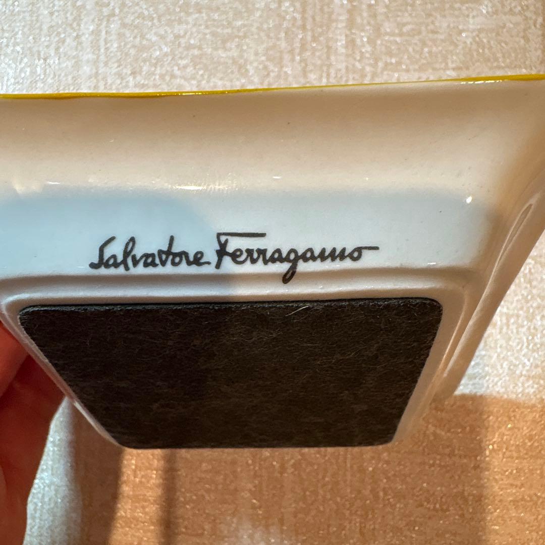 サルヴァトーレ・フェラガモ　角皿　3枚セット　ミニトレー 孔雀　花