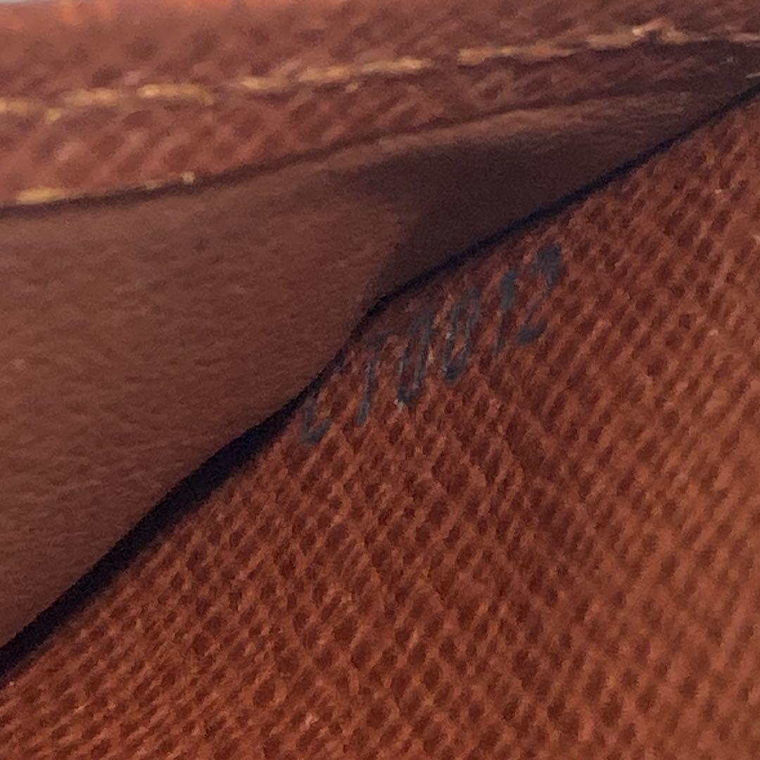 早い者勝ち　LOUIS VUITTON ヴィトン　二つ折り　財布　コンパクト