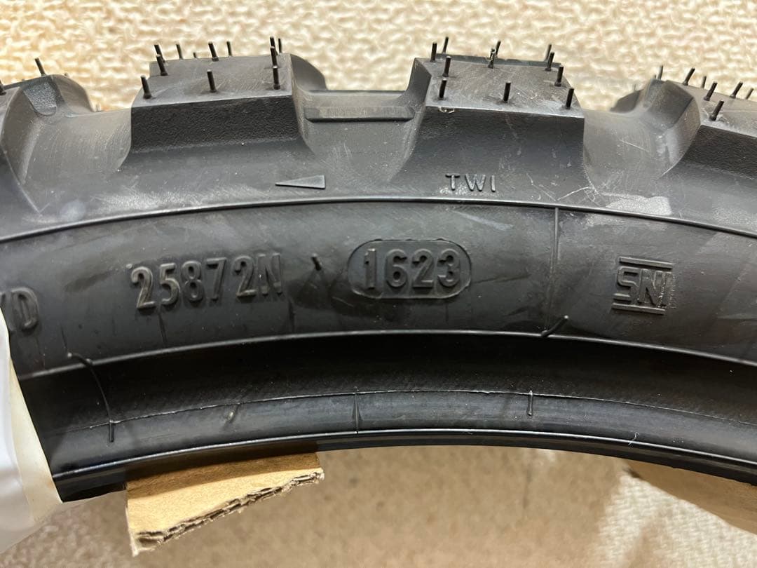 PIRELLI SCORPION RALLY 90/90-21 未使用品❗️