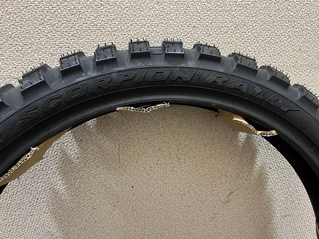 PIRELLI SCORPION RALLY 90/90-21 未使用品❗️