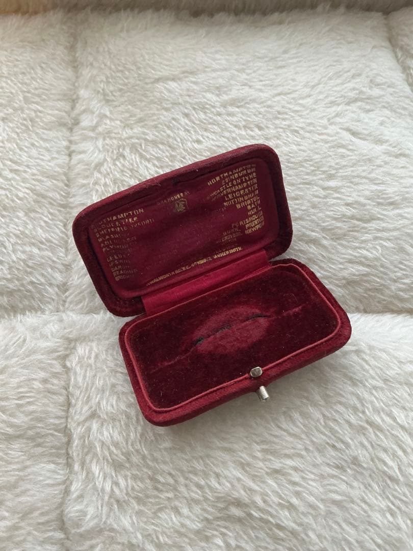 アンティークジュエリーボックス深紅のベルベットケース