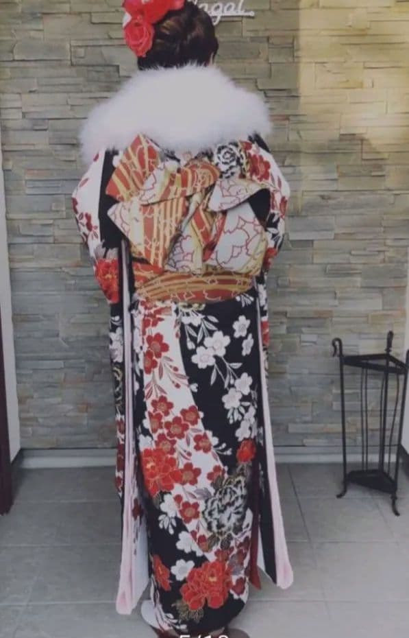 豪華なフル振袖セット 黒 赤 正絹 小物付き 呉服屋さん購入